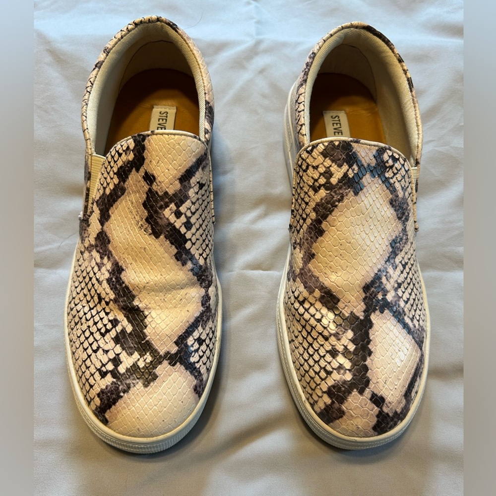 Like new Steve Madden Beige/Pink and Black Snake Print Slip-Ons
